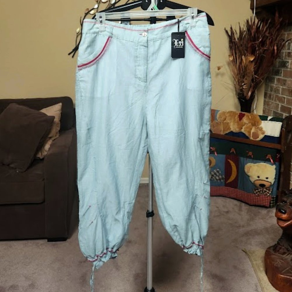 NWT L33 blue capris Euro sz T6 ( US size 14-16)